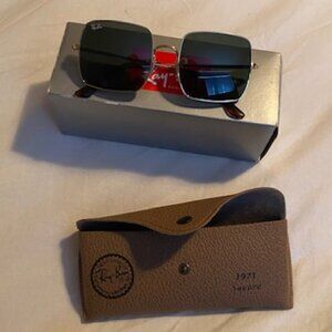 RAY BAN SQUARE 1971 CLASSIC SUNGLASSES